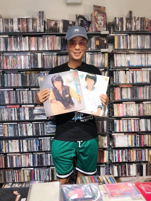 「徐瑋-看板人物」出任務，今天來到專門收藏黑膠唱片、卡帶的「元氣唱片行」