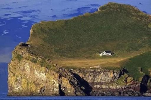 世界最孤独小屋位于冰岛荒岛